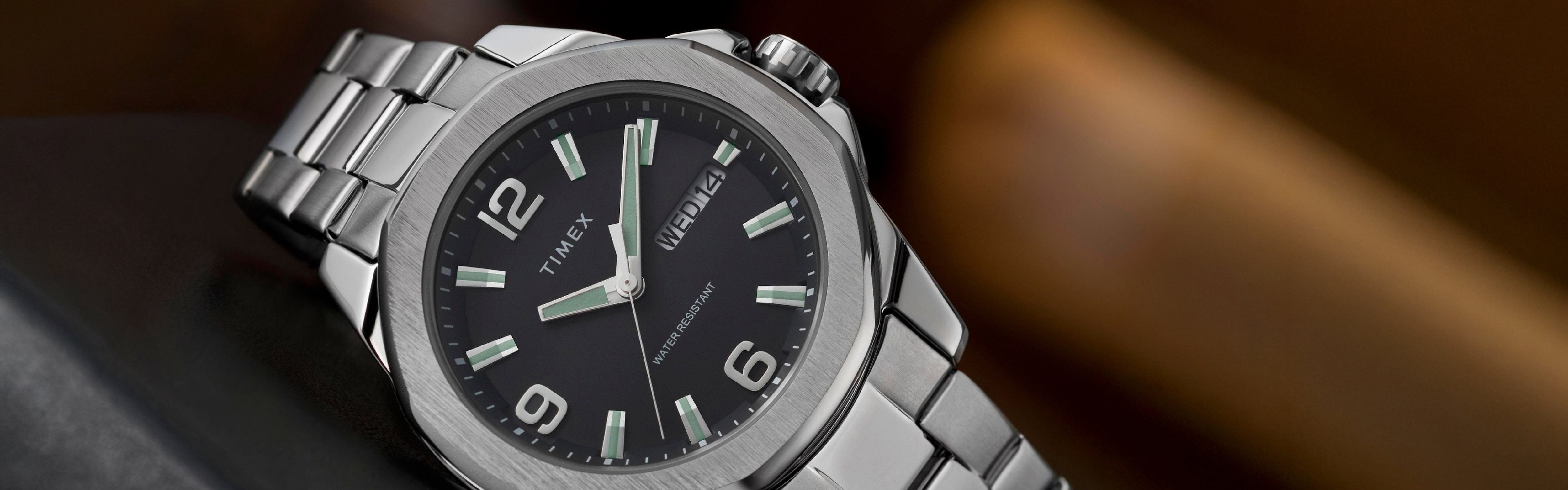 Ocelové hodinky Timex s černým pouzdrem