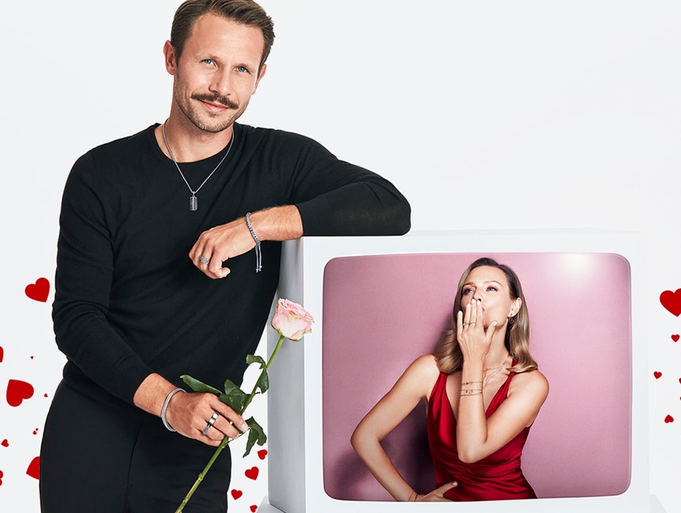 Magdalena Boczarska a Mateusz Banasiuk s růží v ruce v romantickém aranžmá