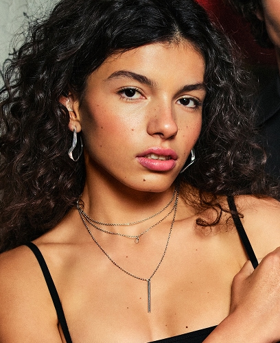 stříbrné oválné náušnice nepravidelného tvaru