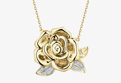 Pozlacený přívěsek ve tvaru růže