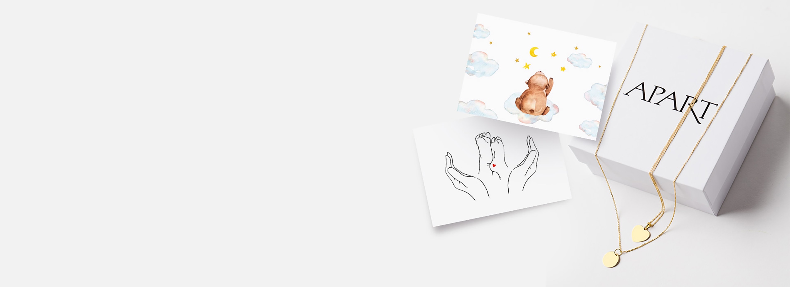 Dárkové karty, krabička s logem Apart a dva zlaté přívěsky s přívěsky ve tvaru srdce a kruhu