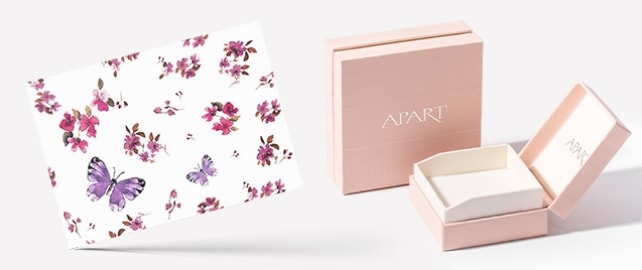 karta se vzorem barevných motýlů a šperkovnice s logem Apart