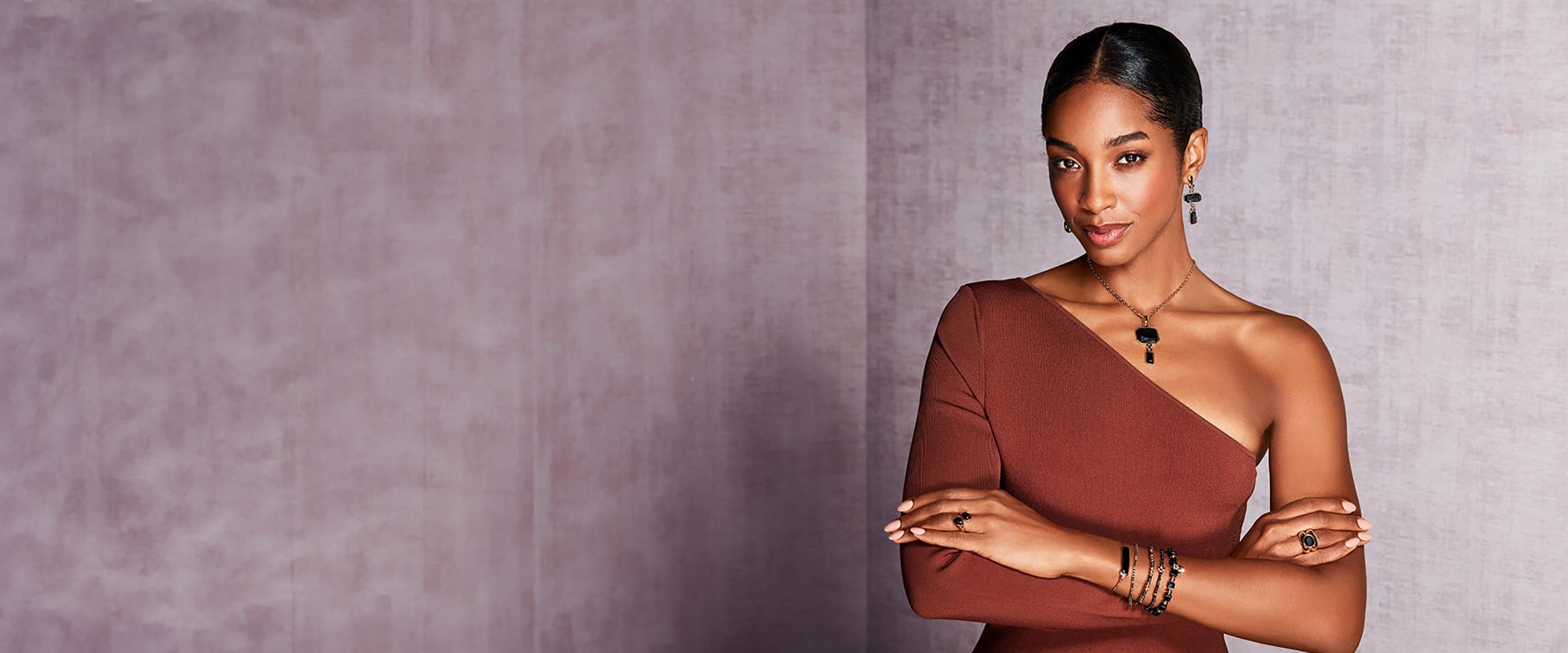 Yaritza Reyes-Zmyslowska představuje šperky s motivem jetele