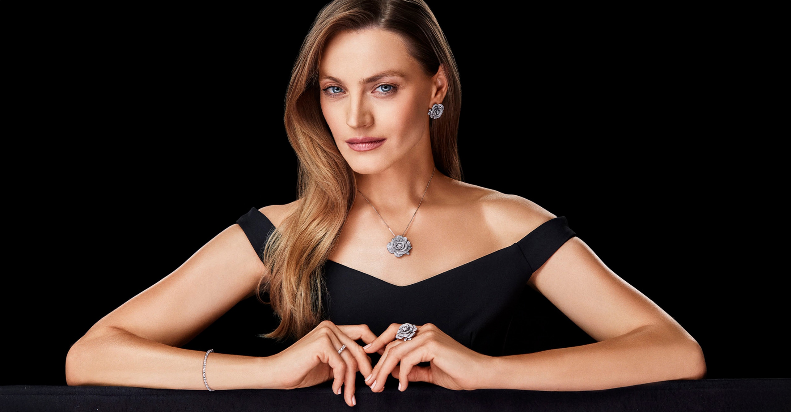 Anna Jagodzińska představuje šperky z bílého zlata s diamanty - růžové