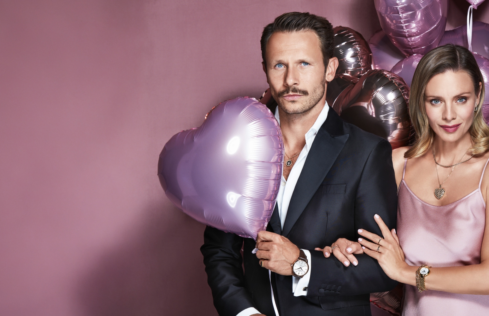 Magdalena Boczarska a Mateusz Banasiuk představují pánské a dámské zlaté šperky a hodinky od Alberta Rieleho