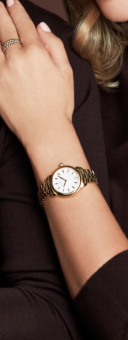 Magdalena Boczarska představuje zlatý prsten s kuličkou a hodinky Albert Riele Gala