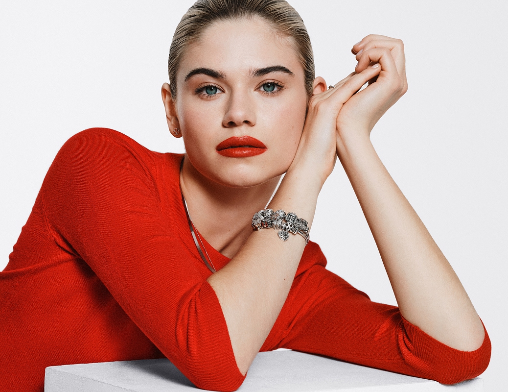 A model presenting bracelets and pendants from the Beads Collection with a heart motif