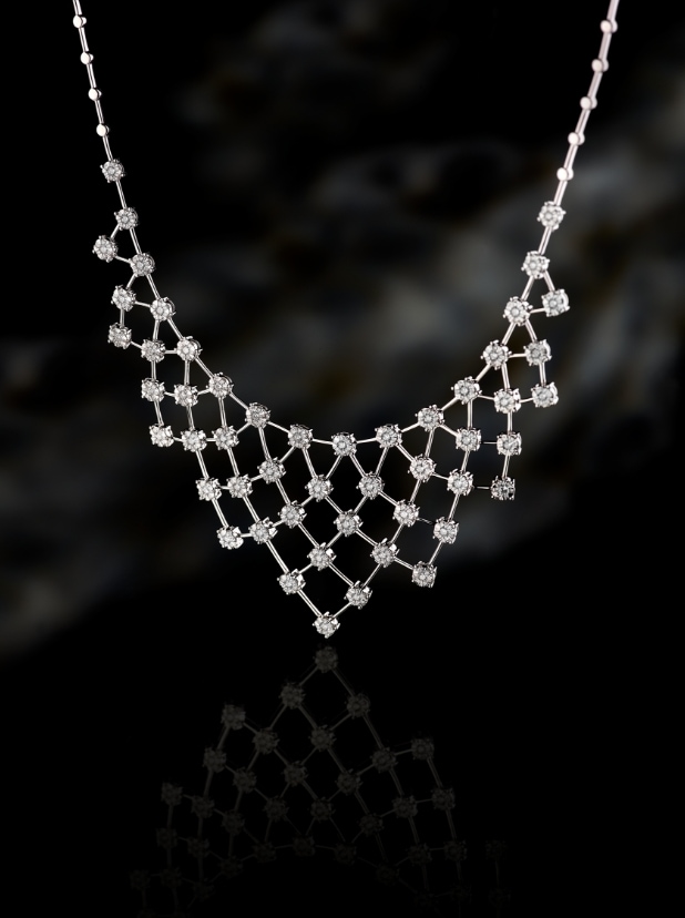 Necklace with diamonds