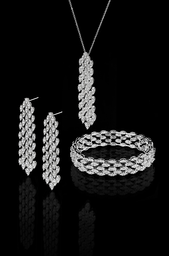 Earrings, bracelet, pendant made of white gold with diamonds