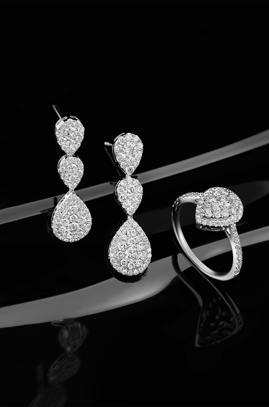 Earrings and ring in white gold with diamonds