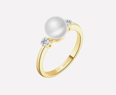 gold ring with diamonds