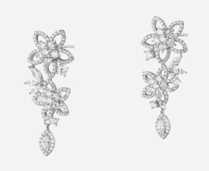 Silver earrings with a floral motif