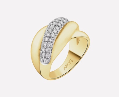 Yellow gold ring with diamonds