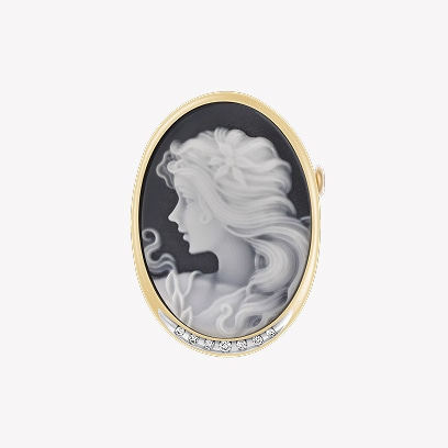 Yellow gold pendant with a brilliant-cut diamond and agate