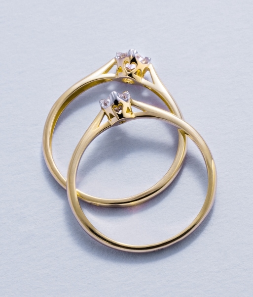 Rings with heart-shaped bases