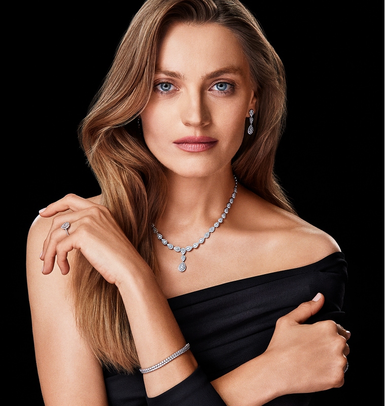 Anna Jagodzińska presenting white gold jewellery with diamonds