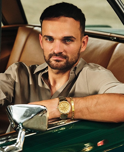 Bartosz Zmarzlik presents a bracelet and a watch from the Aztorin brand