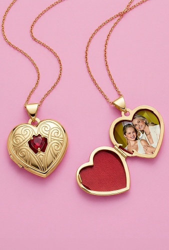 gold heart-shaped pendant