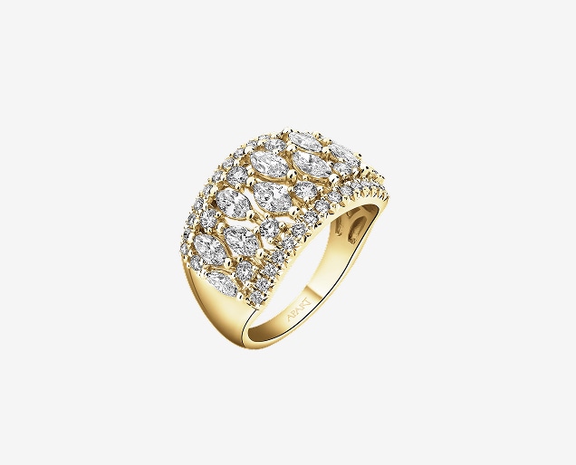 Yellow gold ring with diamonds