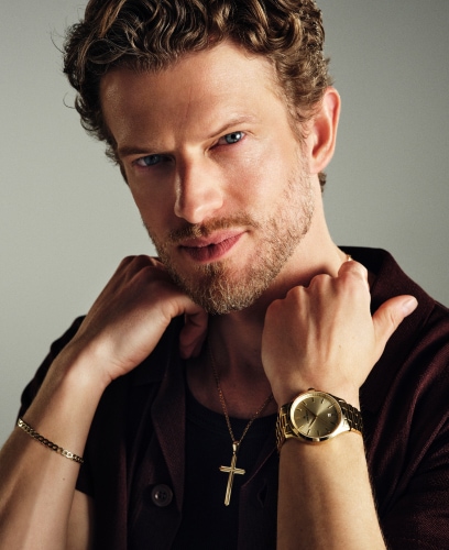 Man showing off gold men's jewelry