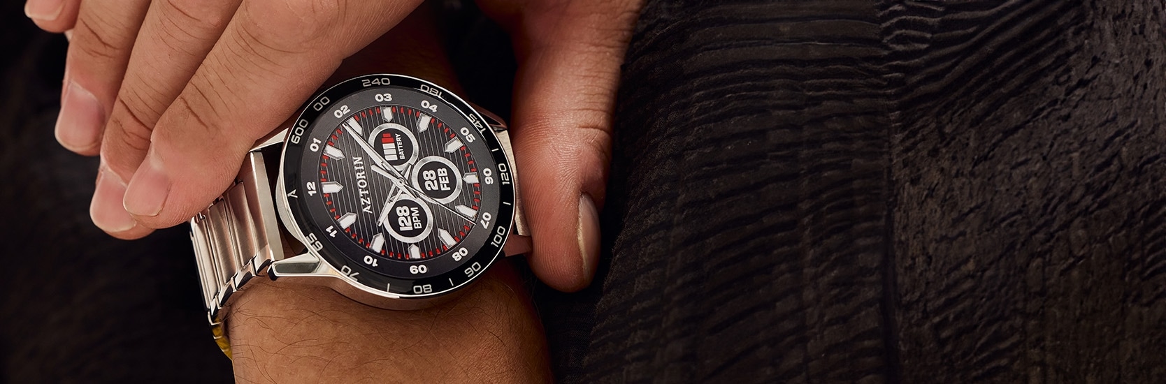 Smartwatch marki Aztorin z bransoletą ze stali