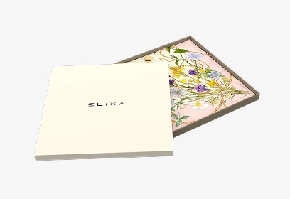 Jedwabna apaszka w motywie kwiatów