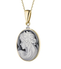 Złota zawieszka z emalią