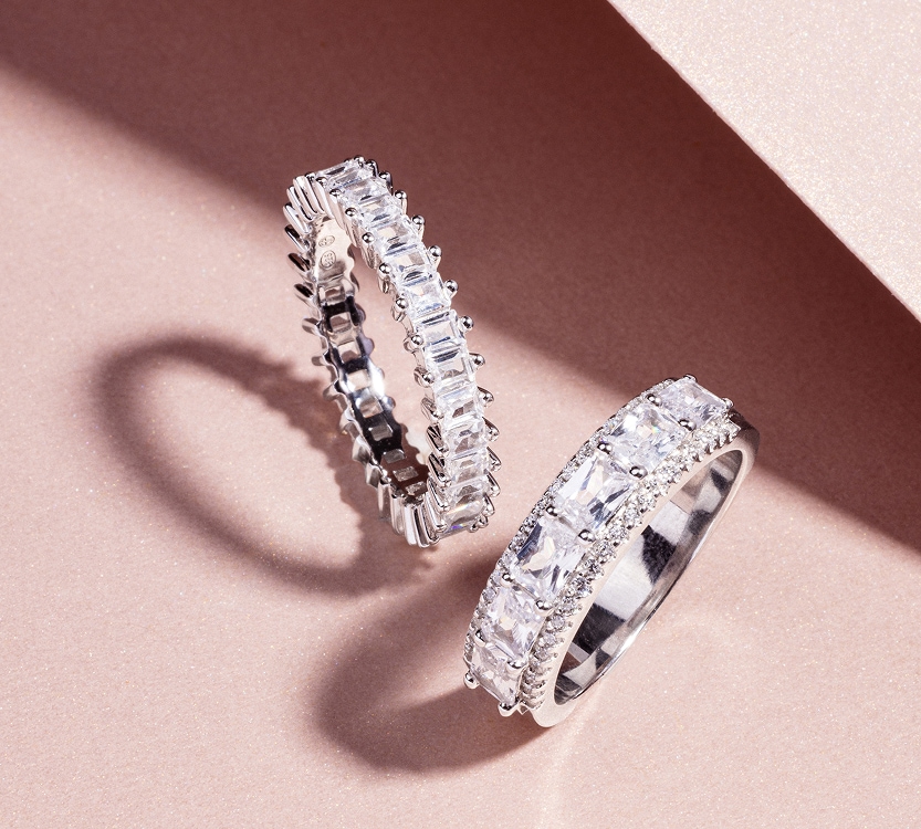 Pierścionek z białego złota z diamentami laboratoryjnymi - Eternity