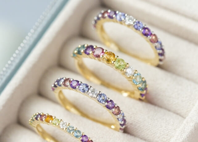 Biżuteria z diamentami i kolorowymi kamieniami 