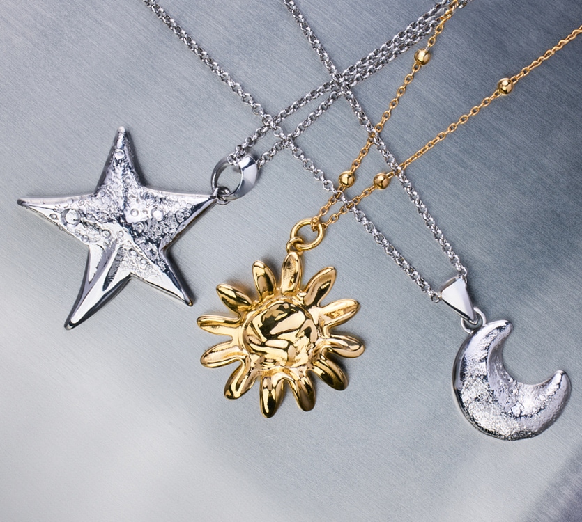 Trzy wisiorki z wielkimi zawieszkami - gwiazda, słońce, księżyc z kolekcji światłocienie