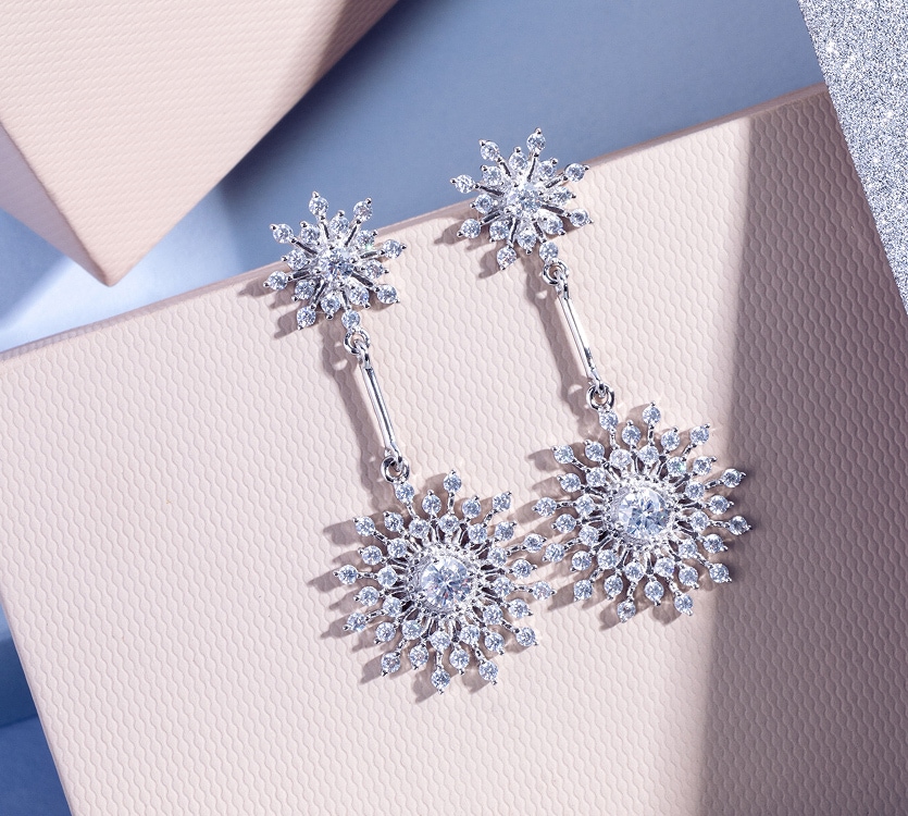 Kolczyki z diamentami w kształcie śnieżynki