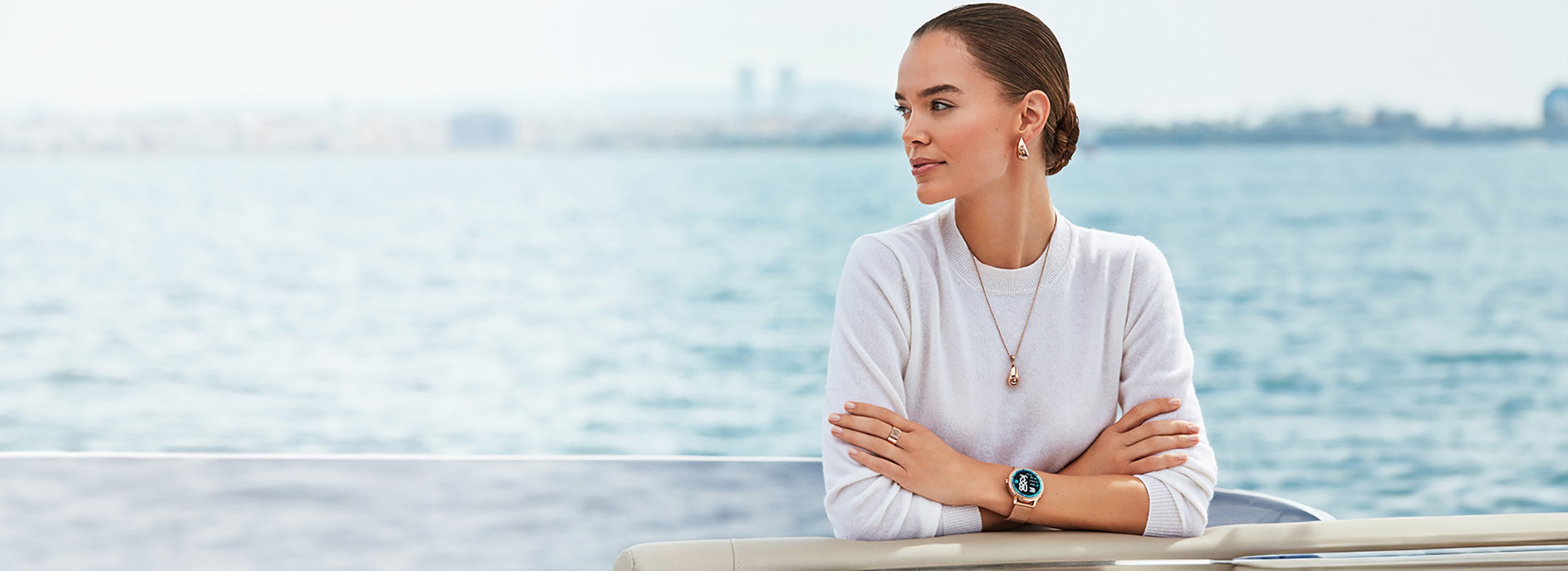 Zosia Nowak prezentująca zegarek