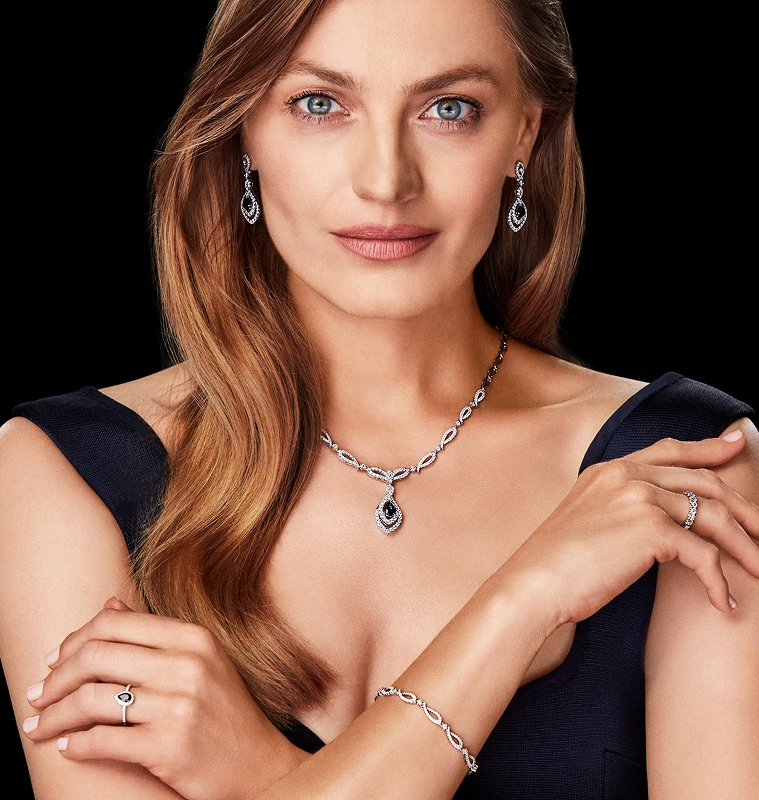 Anna Jagodzińska prezentuje biżuterię z kolekcji High jewellery