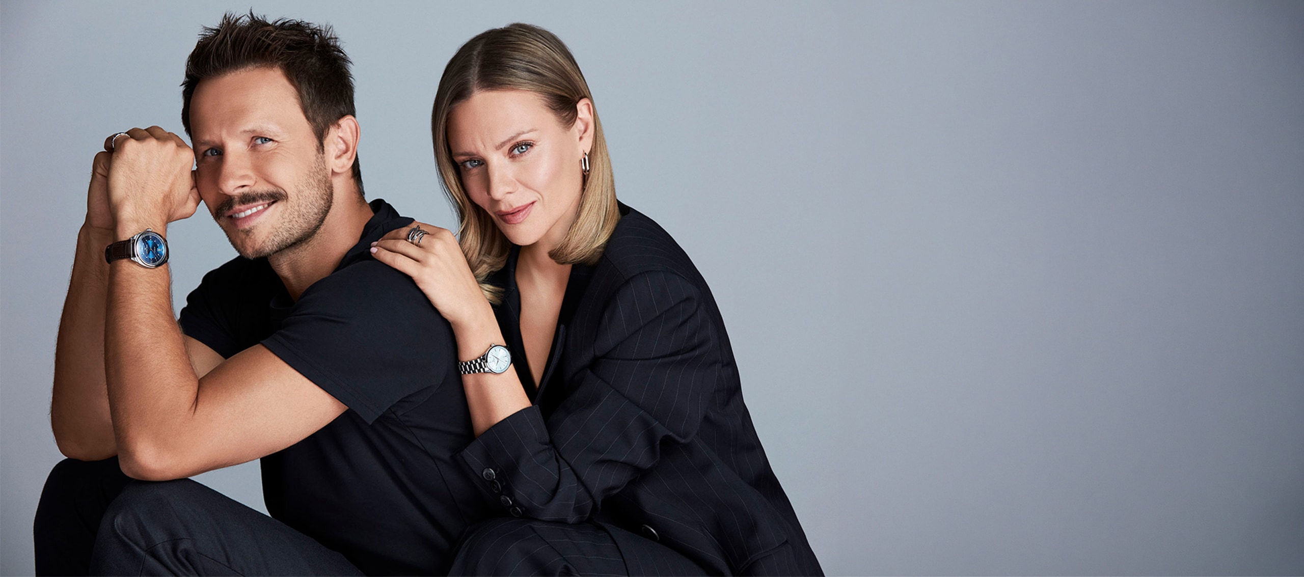 Magdalena Boczarska i Mateusz Banasiuk prezentujący zegarki oraz biżuterię