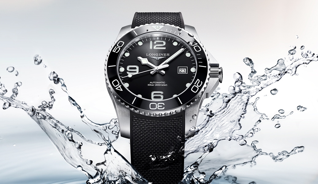 Czarny zegarek marki longines z materiałową opaską