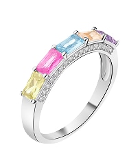 Srebrny pierścionek zdobiony kolorowymi cyrkoniami