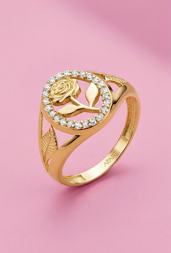 Złoty pierścionek zdobiony diamentami - kwiat
