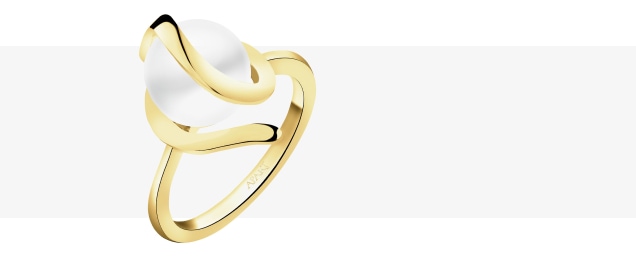 Złoty pierścionek z perłą