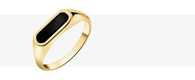 Złoty pierścionek z onyksem - sygnet