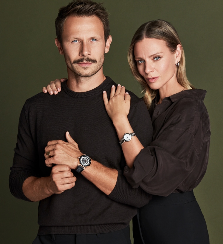 Magdalena Boczarska z Mateuszem Banasiukiem prezentują srebrne kolczyki, złoty sygnet i zegarki Albert Riele Gala i Albert Riele Premiere