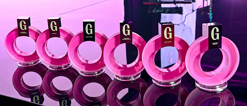 Różowe statuetki z gali kobieta i mężczyzna roku 2025