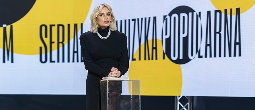 Na scenie Katarzyna Janowska, dziennikarka kulturalna, pomysłodawczyni plebiscytu, w tle banner O!Lśnienia 2026