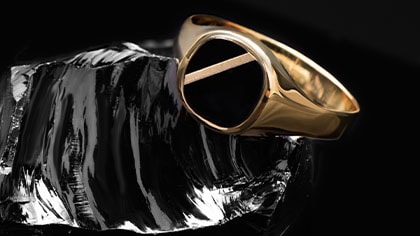 Jak nosić męski sygnet?