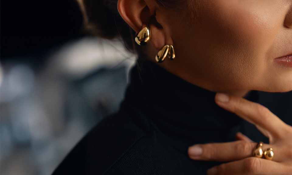 Biżuteria w stylu glam do błyszczącej stylizacji