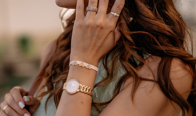 Jak zawiązać bransoletkę ze sznurka?