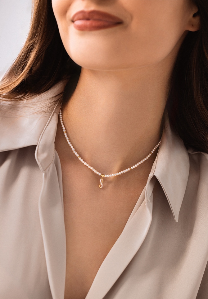 Naszyjnik z perłami i złątą zaiweszzką motyw nieskończoności