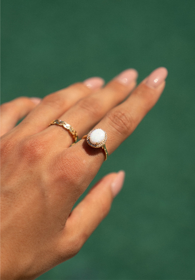 Złoty pierśconek z perłą