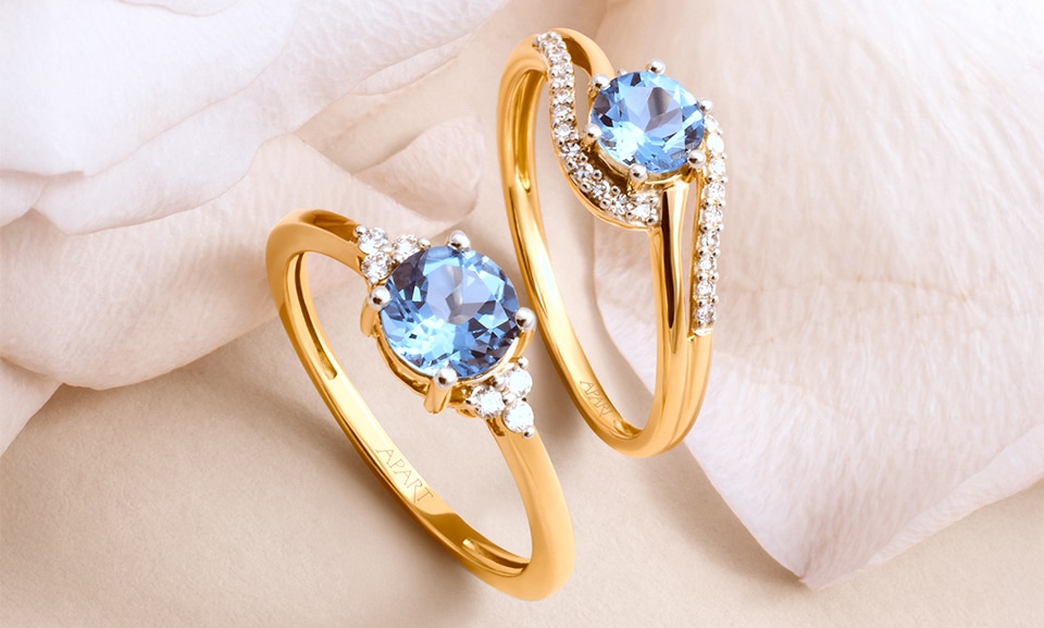 Każdy kamień – diament, szafir, szmaragd, rubin czy cyrkonia – niesie inne znaczenie i prezentuje się inaczej na dłoni. Warto dobrać go do charakteru partnerki.