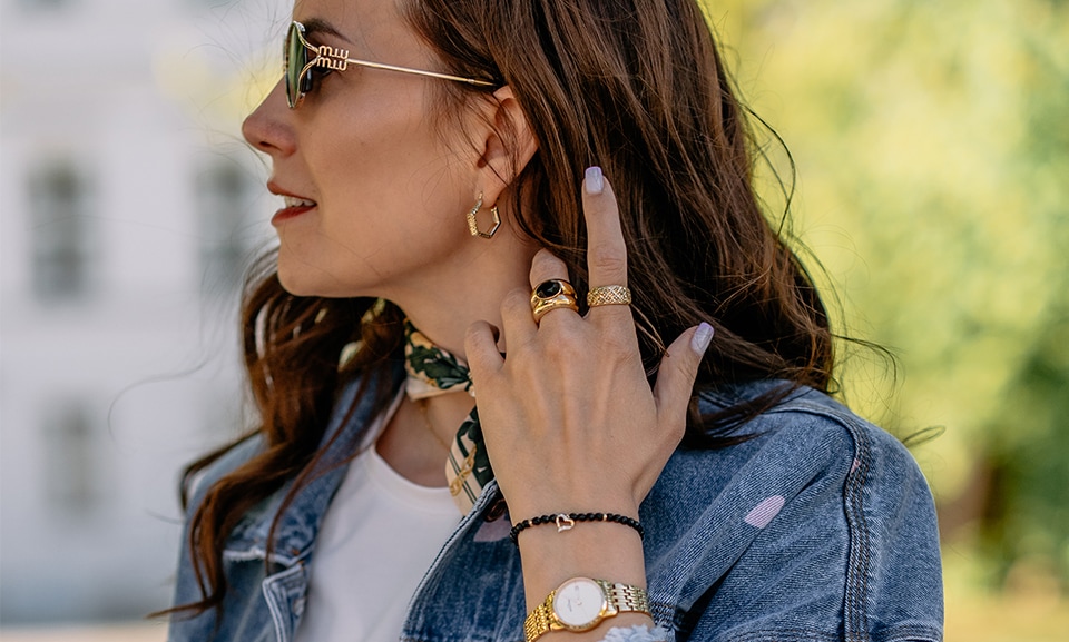 Ametyst, akwamaryn, bursztyn czy granat to kamienie, które potrafią wydobyć naturalny kolor oczu i rozświetlić cerę.