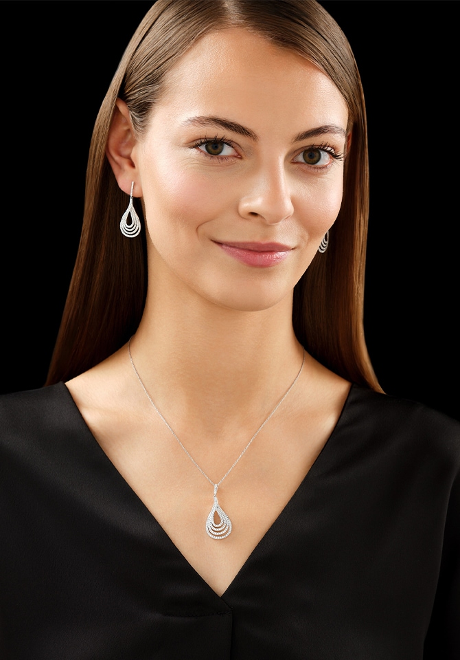 Kolczyki i naszyjnik z białego złota z diamentami